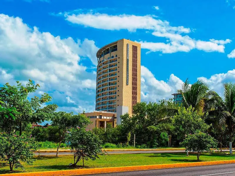Krystal Urban Cancun & Beach Club Hotel