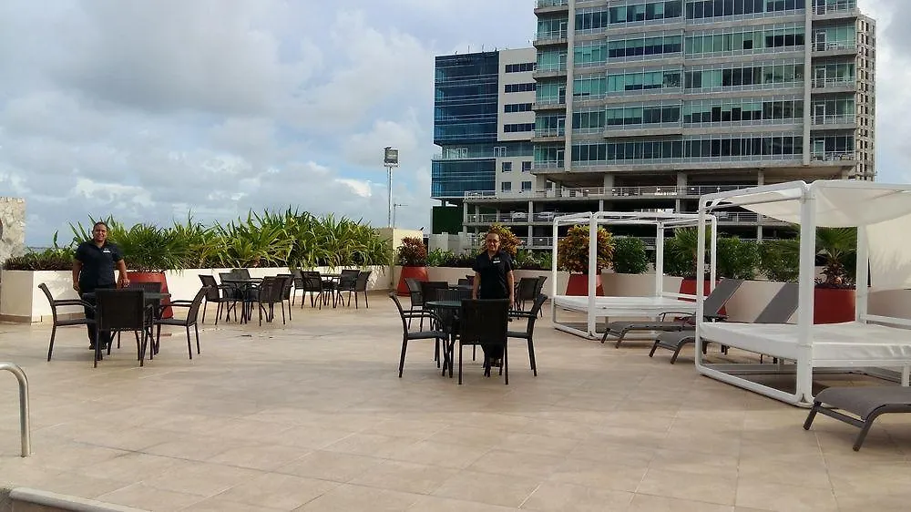 Krystal Urban Cancun & Beach Club