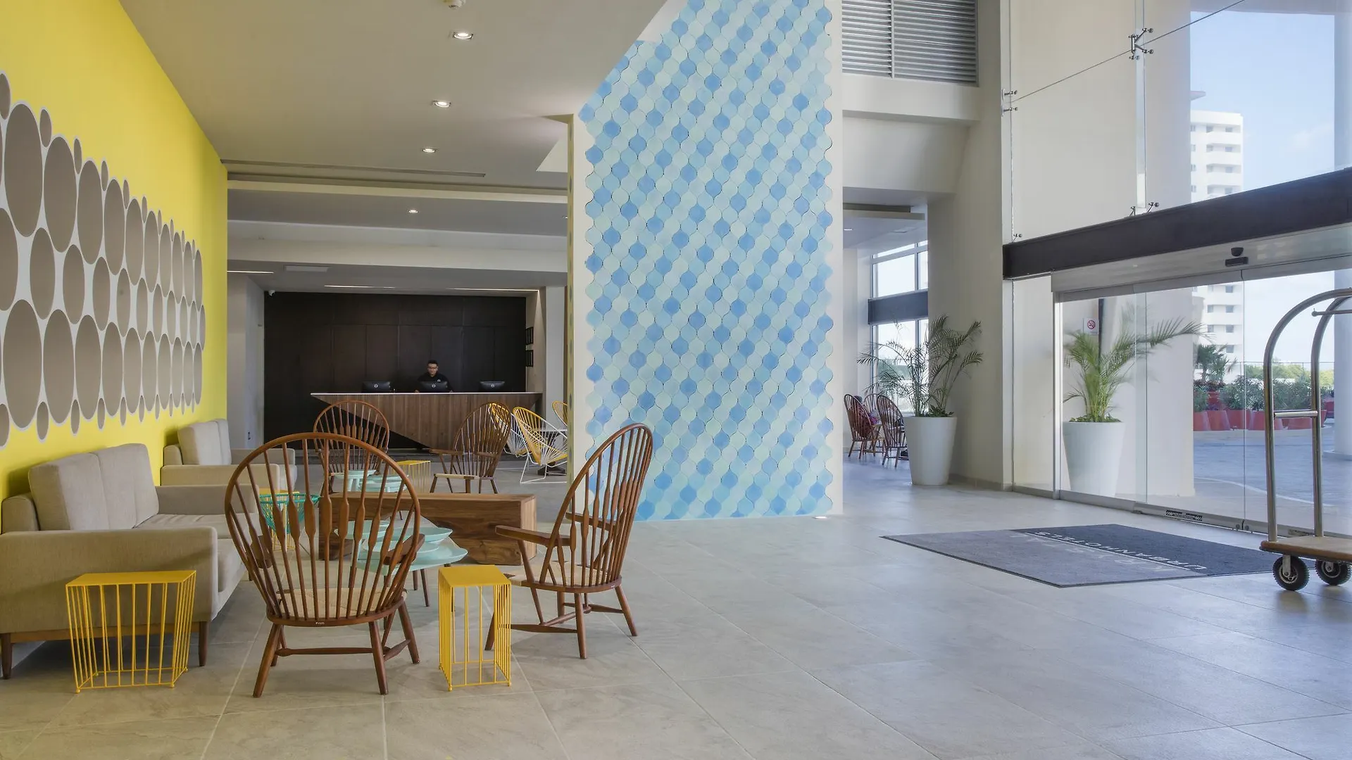 Krystal Urban Cancun & Beach Club Hotel