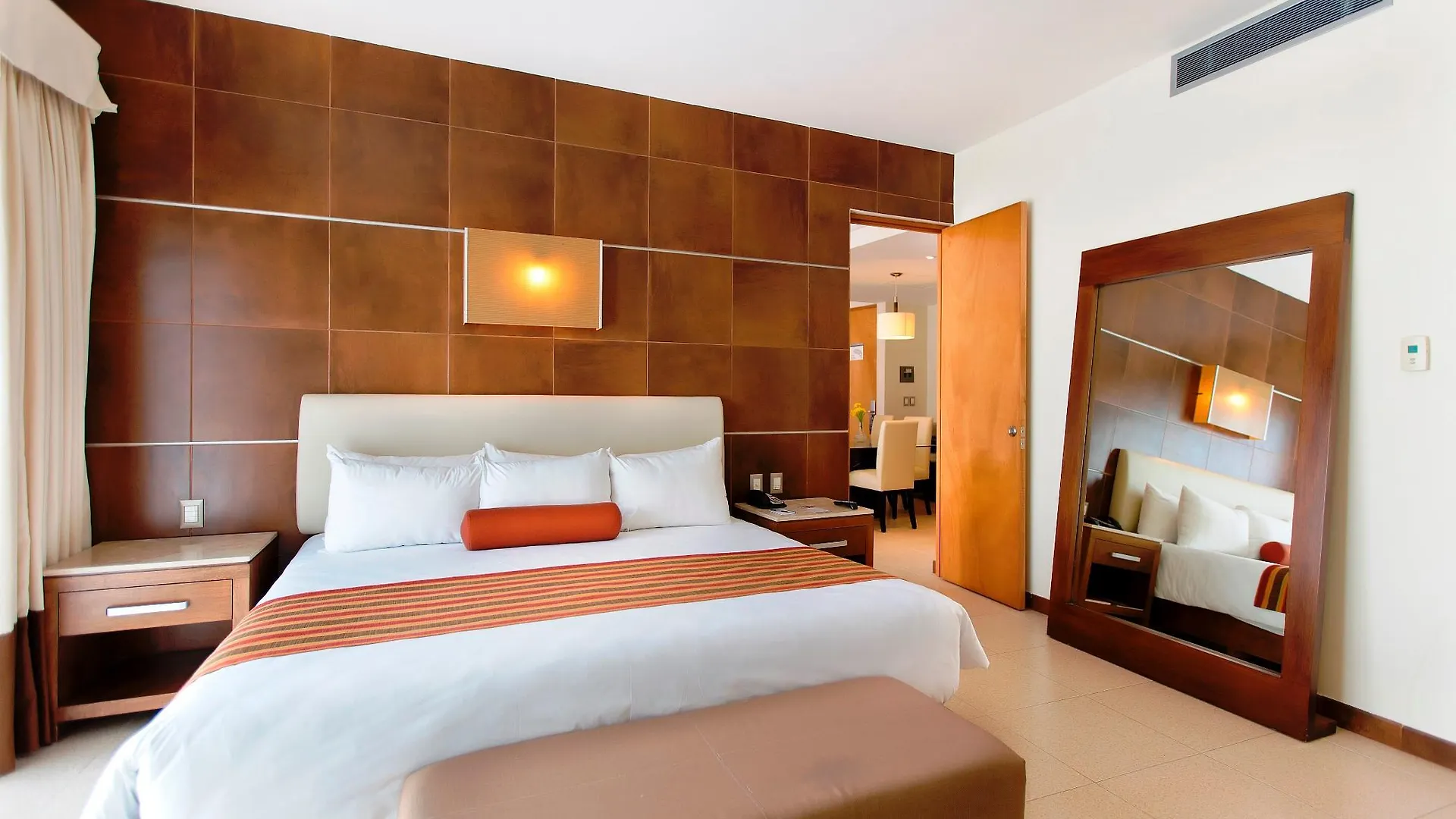 Hotel Krystal Urban Cancun & Beach Club