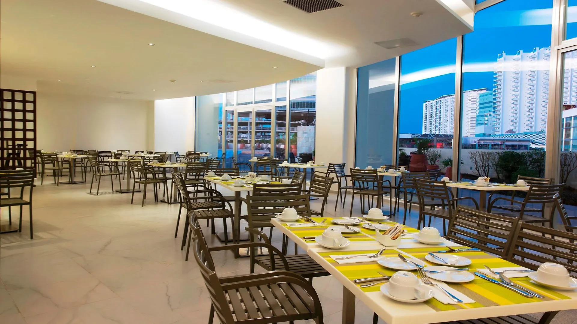 Krystal Urban Cancun & Beach Club