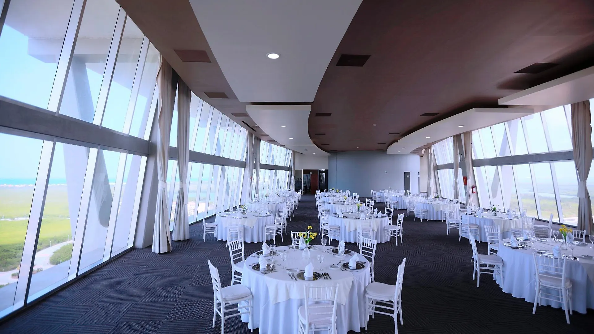 Krystal Urban Cancun & Beach Club 4*,